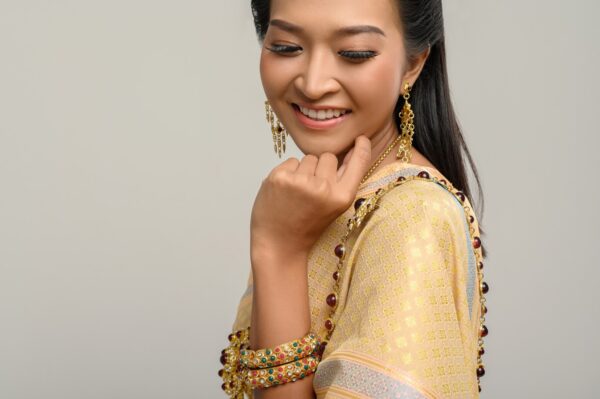 Women jewelleries aef3697